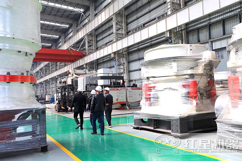 客戶來(lái)廠考察1200圓錐破碎機(jī)